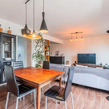 Paul Reiss Apartment *
